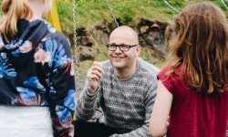 Djóni: Nú koma reglur fyri, hvussu fartelefonir skulu handfarast í skúlunum